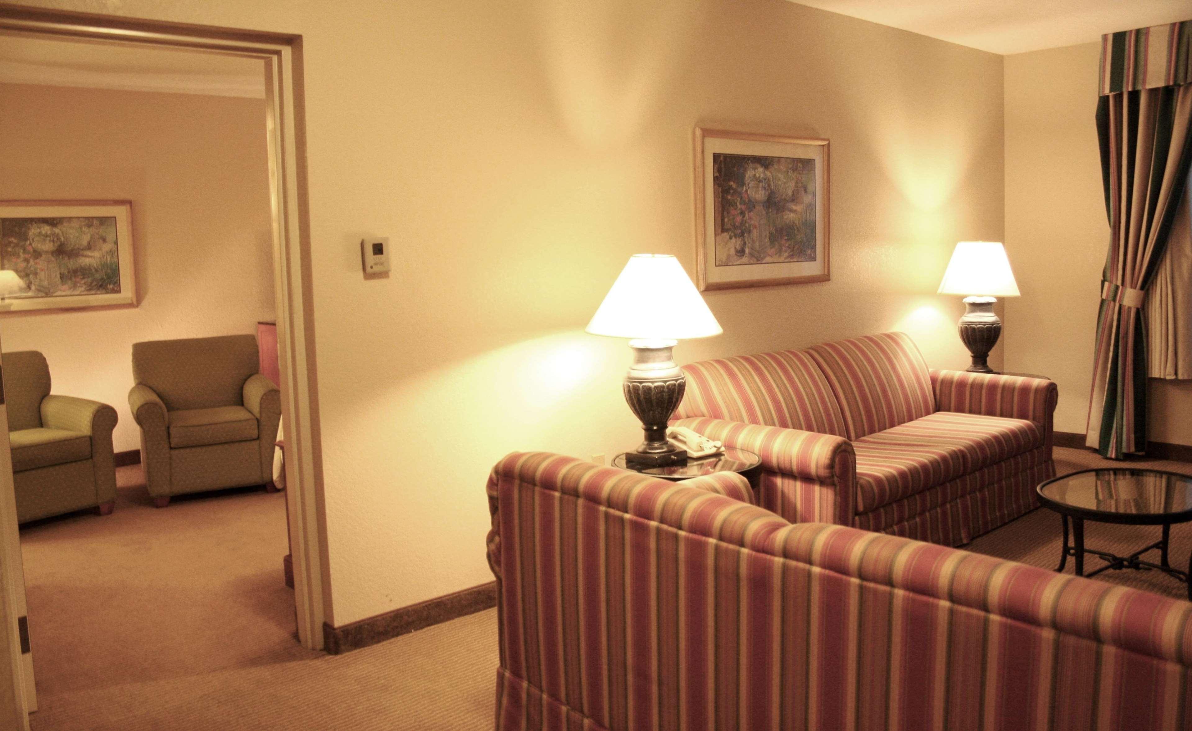 Hilton Garden Inn Tampa North Temple Terrace Номер фото